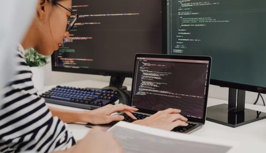 定安县小程序定制开发构建实时互动新生态：WebRTC+即时通讯双引擎驱动